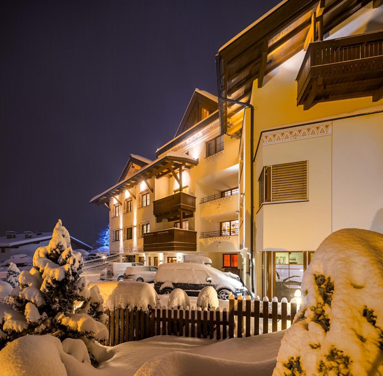 Apart-Hotel Aurora Фис Екстериор снимка